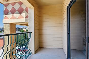 Large patios/balconies